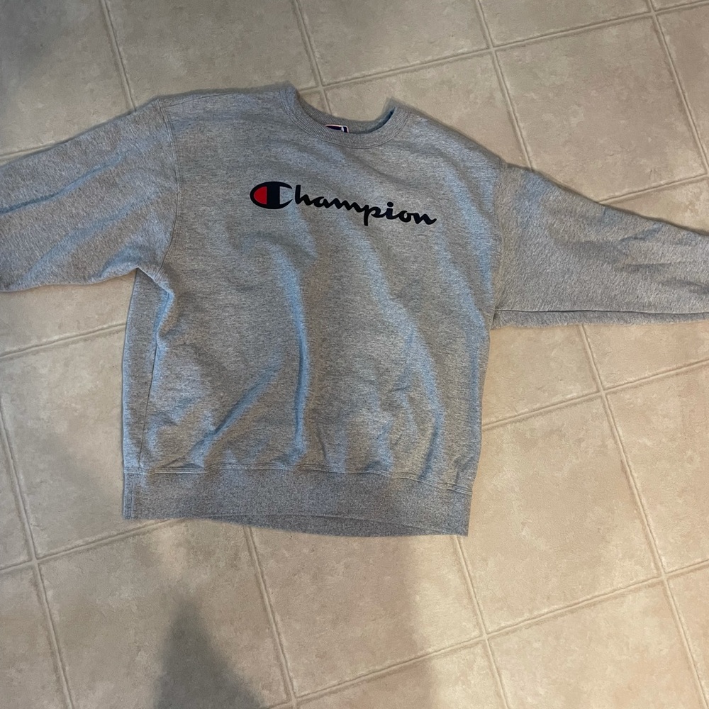 Gray men’s Champion crewneck